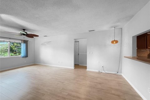 House in Dunedin, Florida 3 bedrooms, 176.51 sq.m. № 2290598 - photo 8