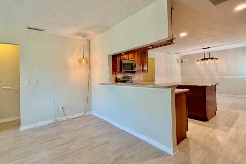 House in Dunedin, Florida 3 bedrooms, 176.51 sq.m. № 2290598 - photo 11
