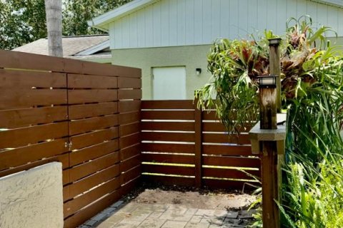 House in Dunedin, Florida 3 bedrooms, 176.51 sq.m. № 2290598 - photo 5