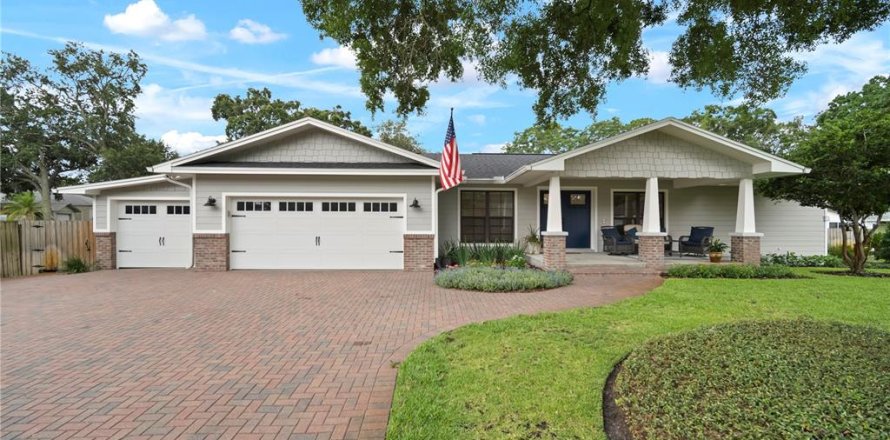 House in Land O' Lakes, Florida 3 bedrooms, 201.13 sq.m. № 1816793