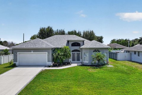 Villa ou maison à vendre à Port St. Lucie, Floride: 3 chambres, 183.3 m2 № 2315447 - photo 2