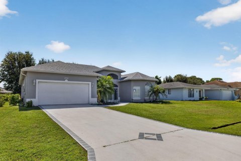 Villa ou maison à vendre à Port St. Lucie, Floride: 3 chambres, 183.3 m2 № 2315447 - photo 4