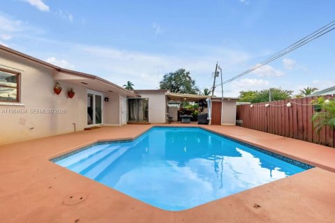 Купить виллу или дом в Холливуд, Флорида 3 спальни, 150.5м2, № 2046759 - фото 25