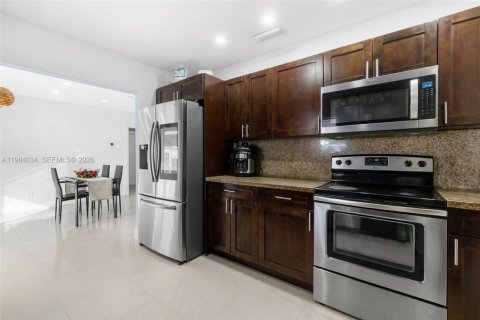 Купить виллу или дом в Холливуд, Флорида 3 спальни, 150.5м2, № 2046759 - фото 9