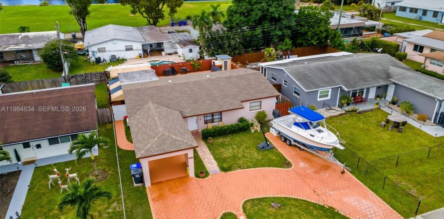 Дом в Холливуд, Флорида 3 спальни, 150.5м2 № 2046759