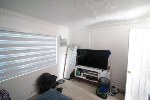 House in Miami, Florida 2 bedrooms, 88.07 sq.m. № 1947952 - photo 17