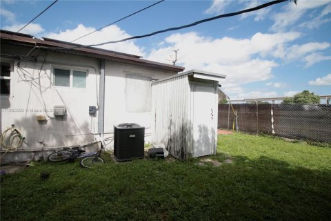 House in Miami, Florida 2 bedrooms, 88.07 sq.m. № 1947952 - photo 11