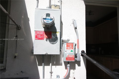 House in Miami, Florida 2 bedrooms, 88.07 sq.m. № 1947952 - photo 29