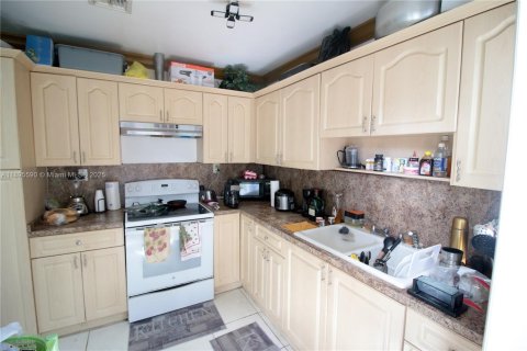 House in Miami, Florida 2 bedrooms, 88.07 sq.m. № 1947952 - photo 25