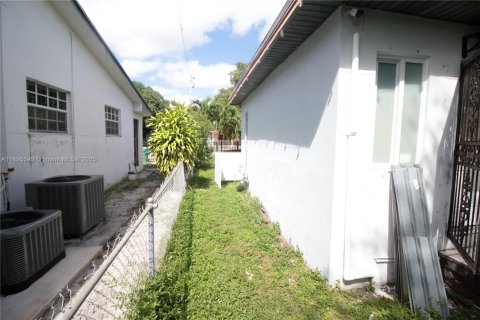House in Miami, Florida 2 bedrooms, 88.07 sq.m. № 1947952 - photo 22