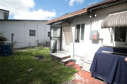 House in Miami, Florida 2 bedrooms, 88.07 sq.m. № 1947952 - photo 12