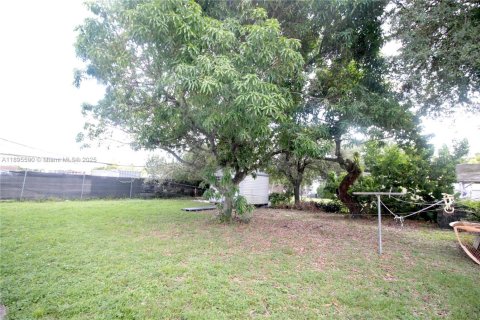 House in Miami, Florida 2 bedrooms, 88.07 sq.m. № 1947952 - photo 4