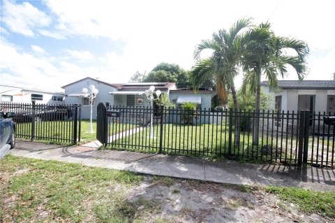 House in Miami, Florida 2 bedrooms, 88.07 sq.m. № 1947952 - photo 1