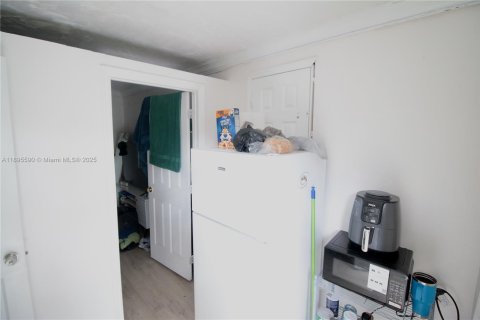 House in Miami, Florida 2 bedrooms, 88.07 sq.m. № 1947952 - photo 14
