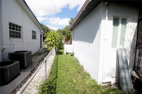 House in Miami, Florida 2 bedrooms, 88.07 sq.m. № 1947952 - photo 23