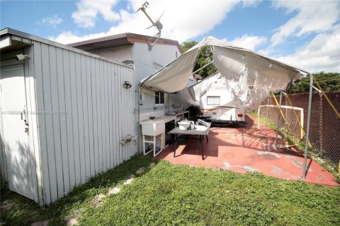 House in Miami, Florida 2 bedrooms, 88.07 sq.m. № 1947952 - photo 24