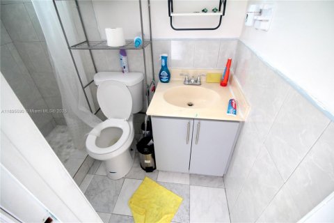 House in Miami, Florida 2 bedrooms, 88.07 sq.m. № 1947952 - photo 19
