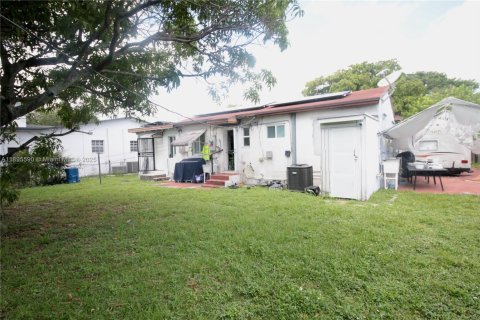 House in Miami, Florida 2 bedrooms, 88.07 sq.m. № 1947952 - photo 9