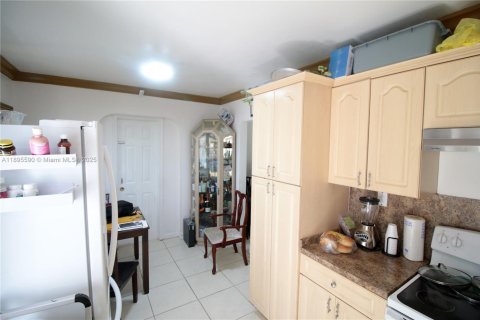 House in Miami, Florida 2 bedrooms, 88.07 sq.m. № 1947952 - photo 26