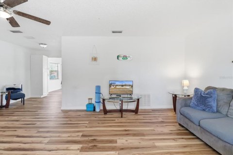 Villa ou maison à vendre à Spring Hill, Floride: 2 chambres, 103.96 m2 № 2408851 - photo 6