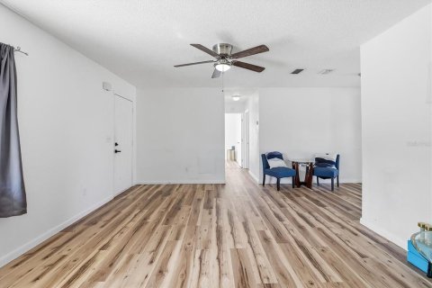 Villa ou maison à vendre à Spring Hill, Floride: 2 chambres, 103.96 m2 № 2408851 - photo 9