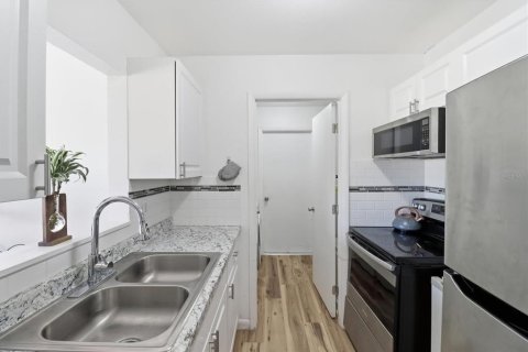 Villa ou maison à vendre à Spring Hill, Floride: 2 chambres, 103.96 m2 № 2408851 - photo 10