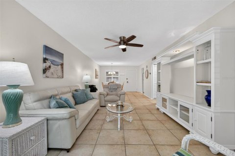 Condo in Largo, Florida, 1 bedroom  № 2157955 - photo 7