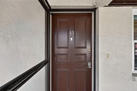 Condo in Largo, Florida, 1 bedroom  № 2157955 - photo 3