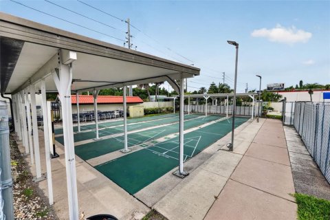 Condo in Largo, Florida, 1 bedroom  № 2157955 - photo 19