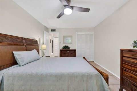 Condo in Largo, Florida, 1 bedroom  № 2157955 - photo 13