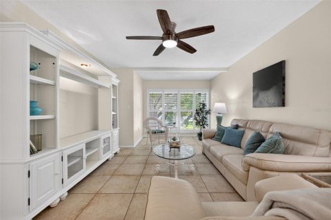Condo in Largo, Florida, 1 bedroom  № 2157955 - photo 10