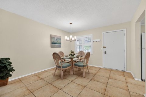 Condo in Largo, Florida, 1 bedroom  № 2157955 - photo 11