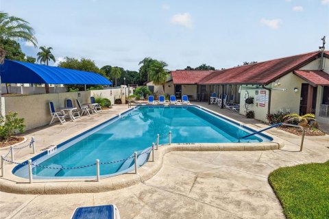 Condo in Largo, Florida, 1 bedroom  № 2157955 - photo 18