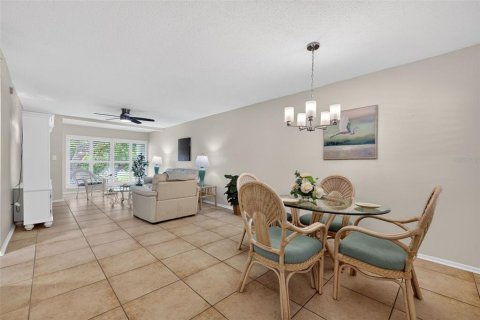 Condo in Largo, Florida, 1 bedroom  № 2157955 - photo 12