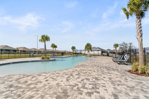 House in Winter Haven, Florida 4 bedrooms, 201.41 sq.m. № 1914091 - photo 7
