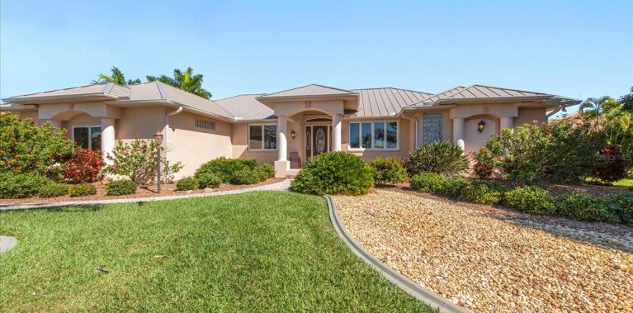 Villa ou maison à Punta Gorda, Floride 3 chambres, 221.39 m2 № 2097498