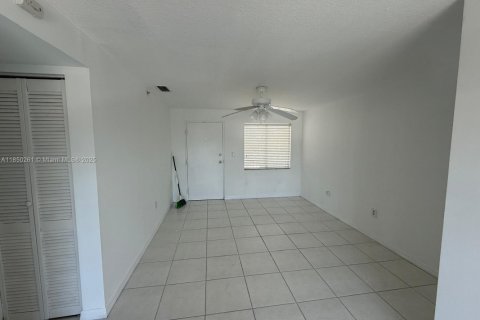 Condo in Miami, Florida, 1 bedroom  № 1857353 - photo 4
