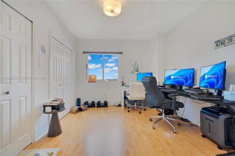 Copropriété à vendre à Miami, Floride: 2 chambres, 78.22 m2 № 2393373 - photo 14