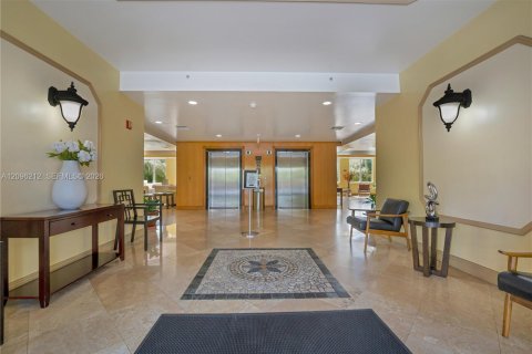 Copropriété à vendre à Miami, Floride: 2 chambres, 78.22 m2 № 2393373 - photo 27