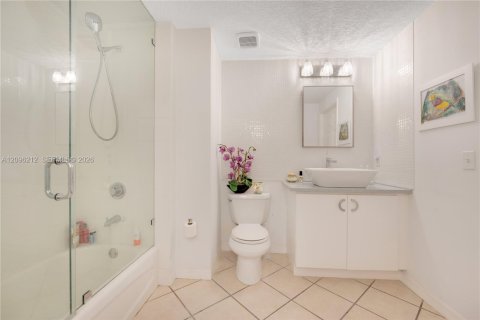 Copropriété à vendre à Miami, Floride: 2 chambres, 78.22 m2 № 2393373 - photo 17