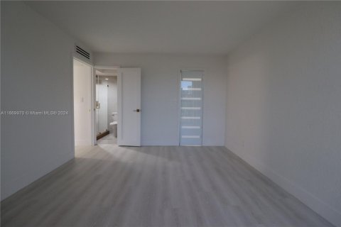 Copropriété à vendre à Sunny Isles Beach, Floride: 1 chambre, 67.35 m2 № 1977677 - photo 13