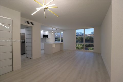 Copropriété à vendre à Sunny Isles Beach, Floride: 1 chambre, 67.35 m2 № 1977677 - photo 1