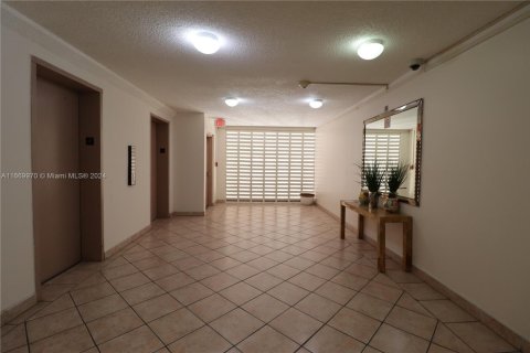 Copropriété à vendre à Sunny Isles Beach, Floride: 1 chambre, 67.35 m2 № 1977677 - photo 21