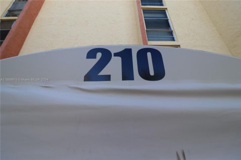 Copropriété à vendre à Sunny Isles Beach, Floride: 1 chambre, 67.35 m2 № 1977677 - photo 22