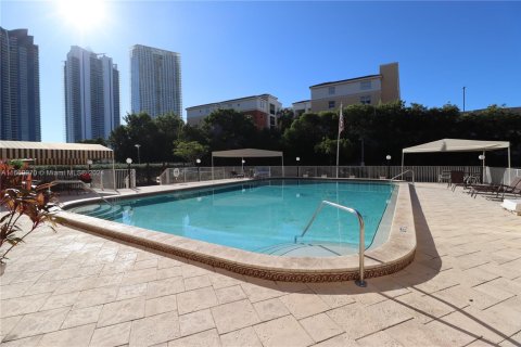Copropriété à vendre à Sunny Isles Beach, Floride: 1 chambre, 67.35 m2 № 1977677 - photo 26