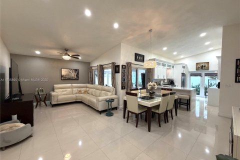 Купить виллу или дом в Хайалиа, Флорида 3 спальни, 130.06м2, № 1958701 - фото 7