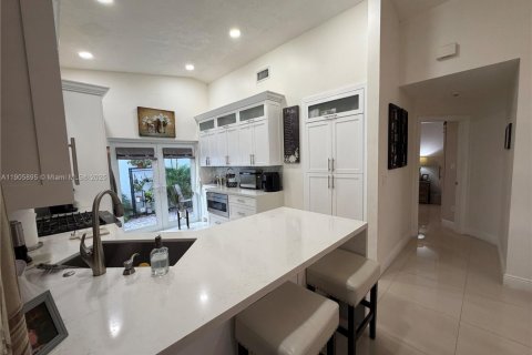 Купить виллу или дом в Хайалиа, Флорида 3 спальни, 130.06м2, № 1958701 - фото 21