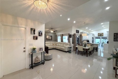 Купить виллу или дом в Хайалиа, Флорида 3 спальни, 130.06м2, № 1958701 - фото 6