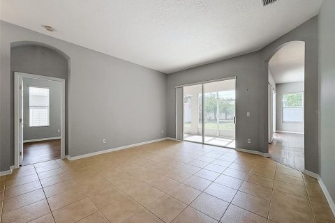 Купить виллу или дом в Довер, Флорида 3 комнаты, 202.99м2, № 2221413 - фото 11