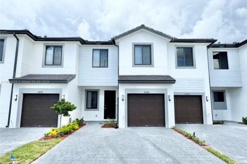 Adosado en alquiler en Homestead, Florida, 3 dormitorios, 173.73 m2 № 1978215 - foto 1